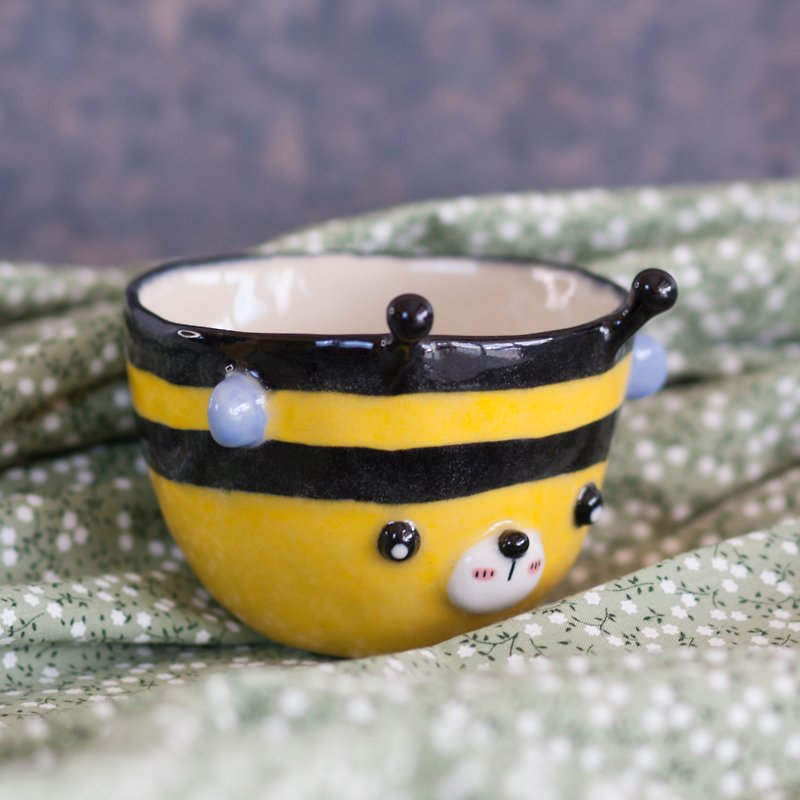 Cute bee cup (coffee cup/tea cup) - แก้วมัค/แก้วกาแฟ - ดินเผา 