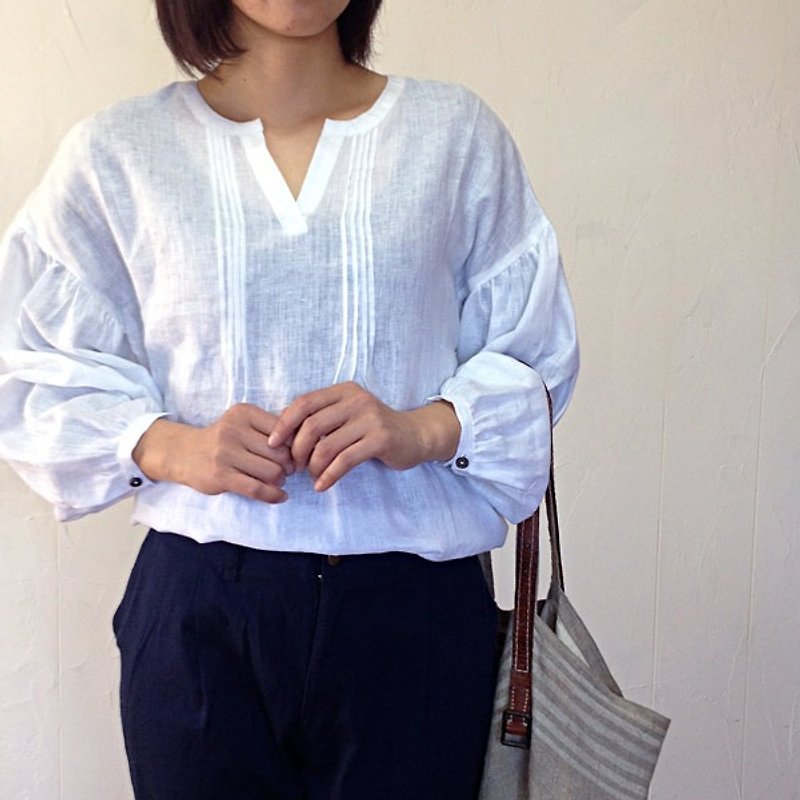 Linen Pin tuck puff sleeve blouse薄リネンピンタックパフスリーブ長袖ブラウス - 女上衣/長袖上衣 - 棉．麻 白色