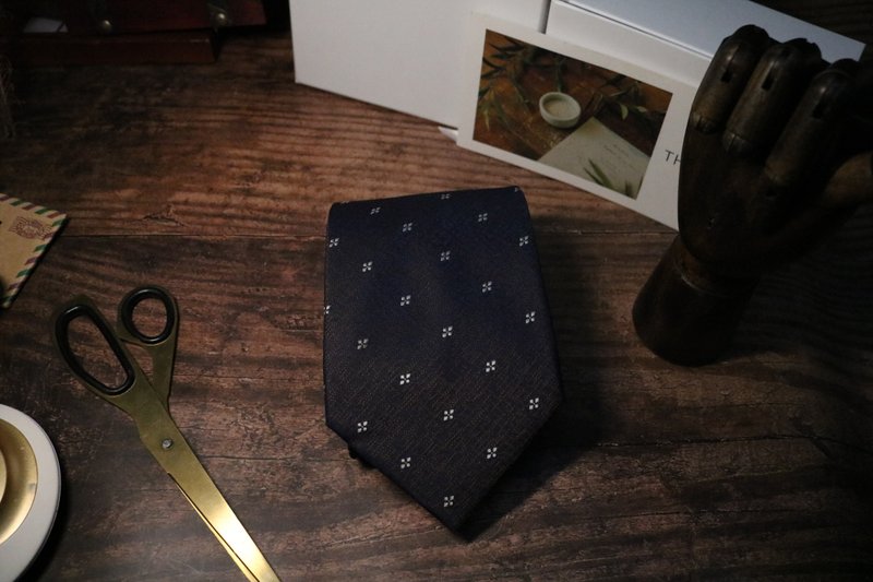 深棕色玲瓏宮廷老花領帶復古necktie - 領帶/領帶夾 - 絲．絹 多色