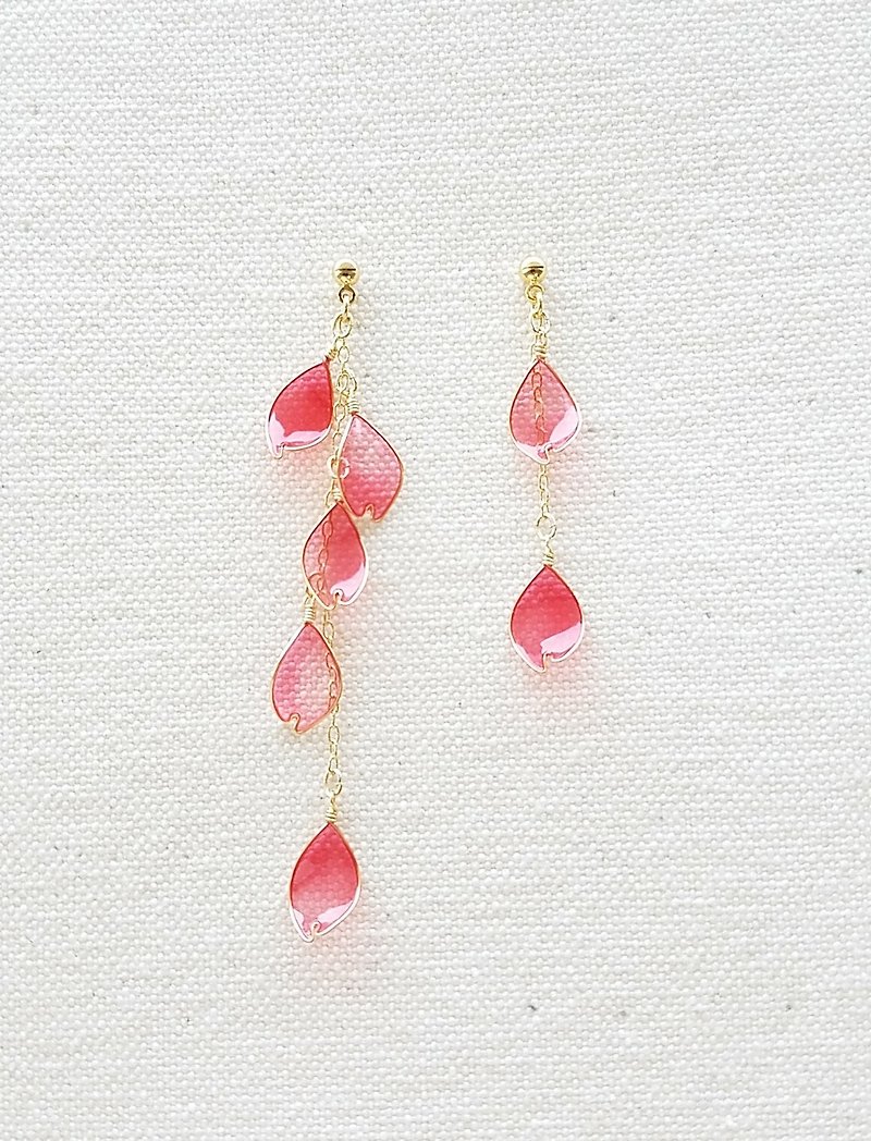 Formosan cherry petal pierced earrings or clip-on earrings - Earrings & Clip-ons - Resin Red