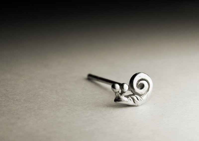 Snail shape sterling silver earrings (single/pair) - ต่างหู - โลหะ สีเงิน