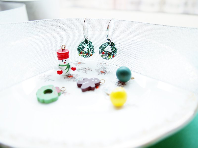 Fresh Emerald Winter Twisted Flower Color Beads Earrings Clip-On E062 - ต่างหู - โลหะ สีเขียว