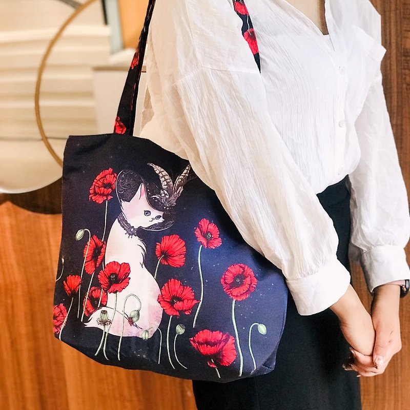 Canvas Bag | Tote Bag | Zipper Style - Poppy Flower • Beauty Cat - กระเป๋าถือ - ผ้าฝ้าย/ผ้าลินิน สีดำ