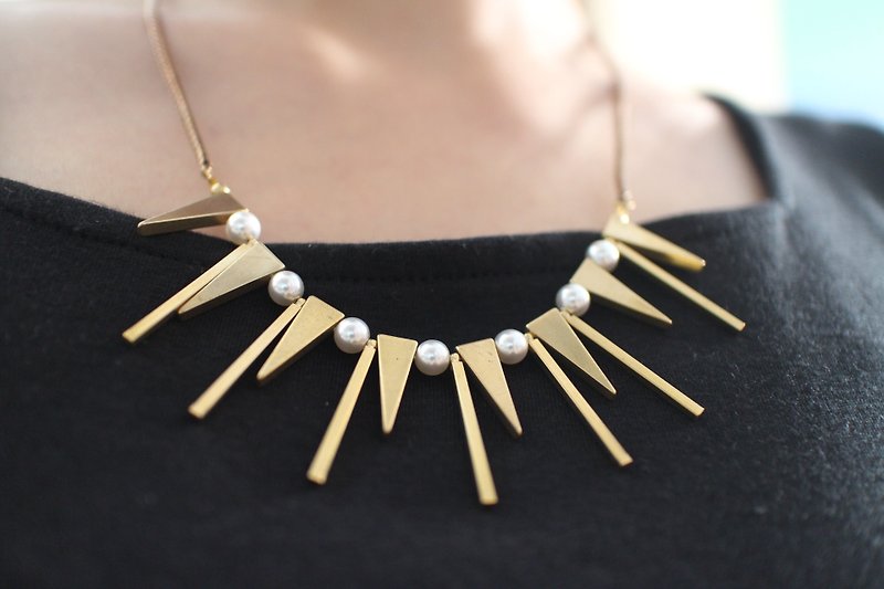 Bright shadow-brass pearl necklace - Necklaces - Other Metals Gold