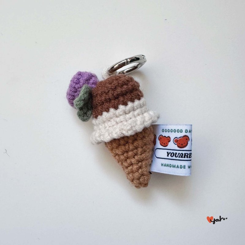 手工編織藍莓朱古力雪糕吊飾 - 吊飾/掛飾 - 棉．麻 多色