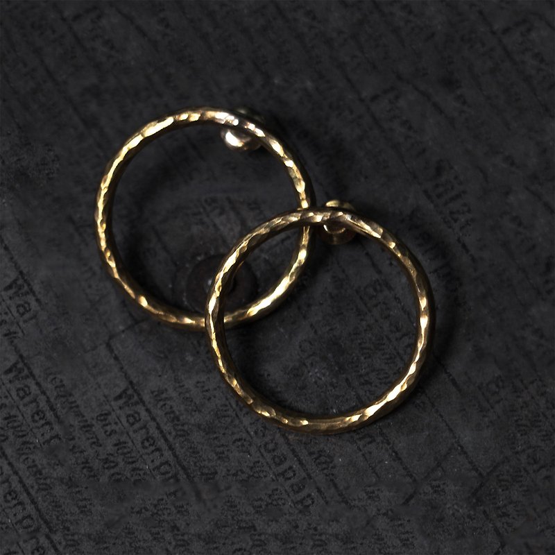 Forged Bronze hoop earrings-can be used as clip earrings - ต่างหู - วัสดุอื่นๆ สีนำ้ตาล