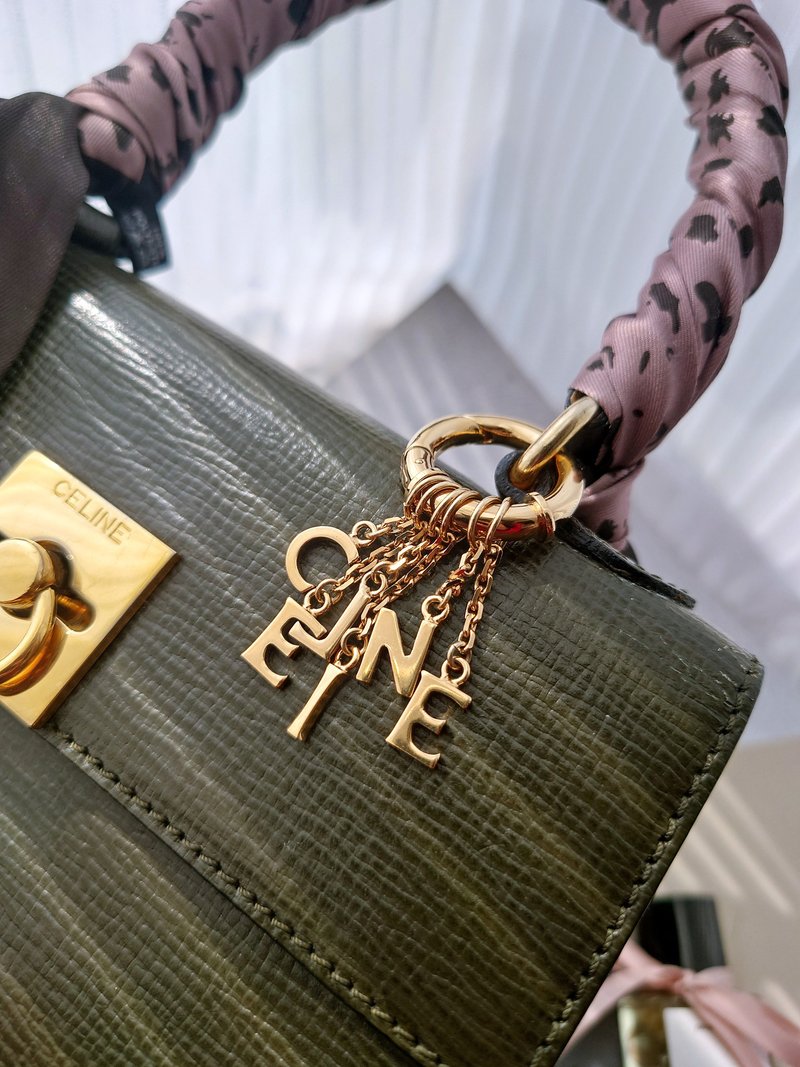 Idle items with box CELINE handbags, bag pendants, car key rings, locks, key chains, key chains, key rings - อื่นๆ - เครื่องประดับ สีทอง