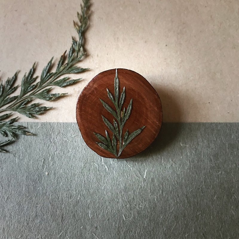 Dried Flower Epoxy Pins/Brooch - Brooches - Wood Brown
