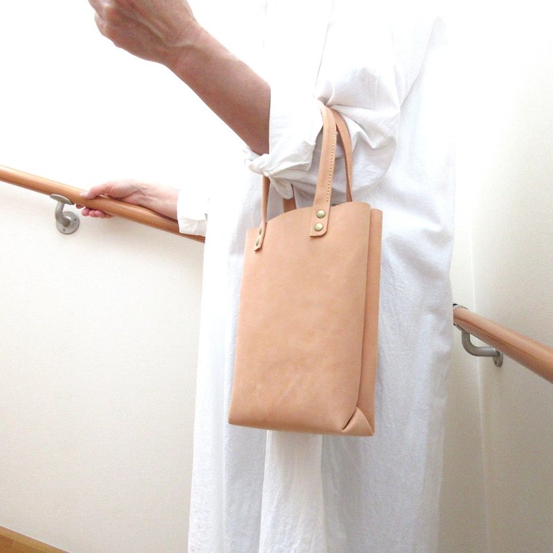 Very easy to hold・Cowhide・Plump triangular gusset BOX mini tote・Salmon pink・0577 - กระเป๋าถือ - หนังแท้ สึชมพู