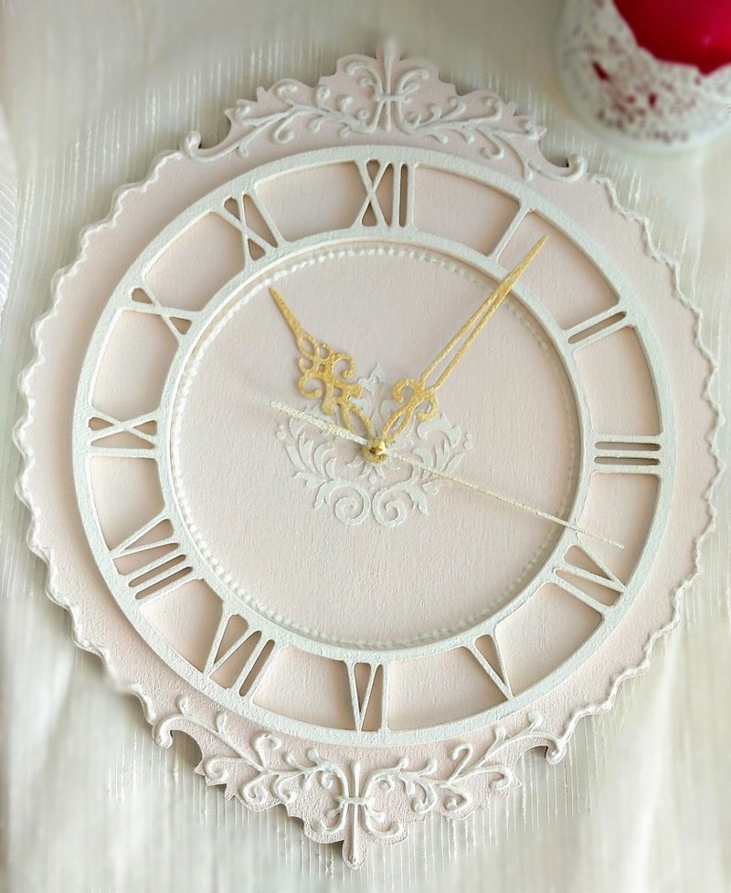 掛鐘 Nursery small pink wall clock with ornaments in vintage style Silent clock - 兒童家具 - 木頭 粉紅色