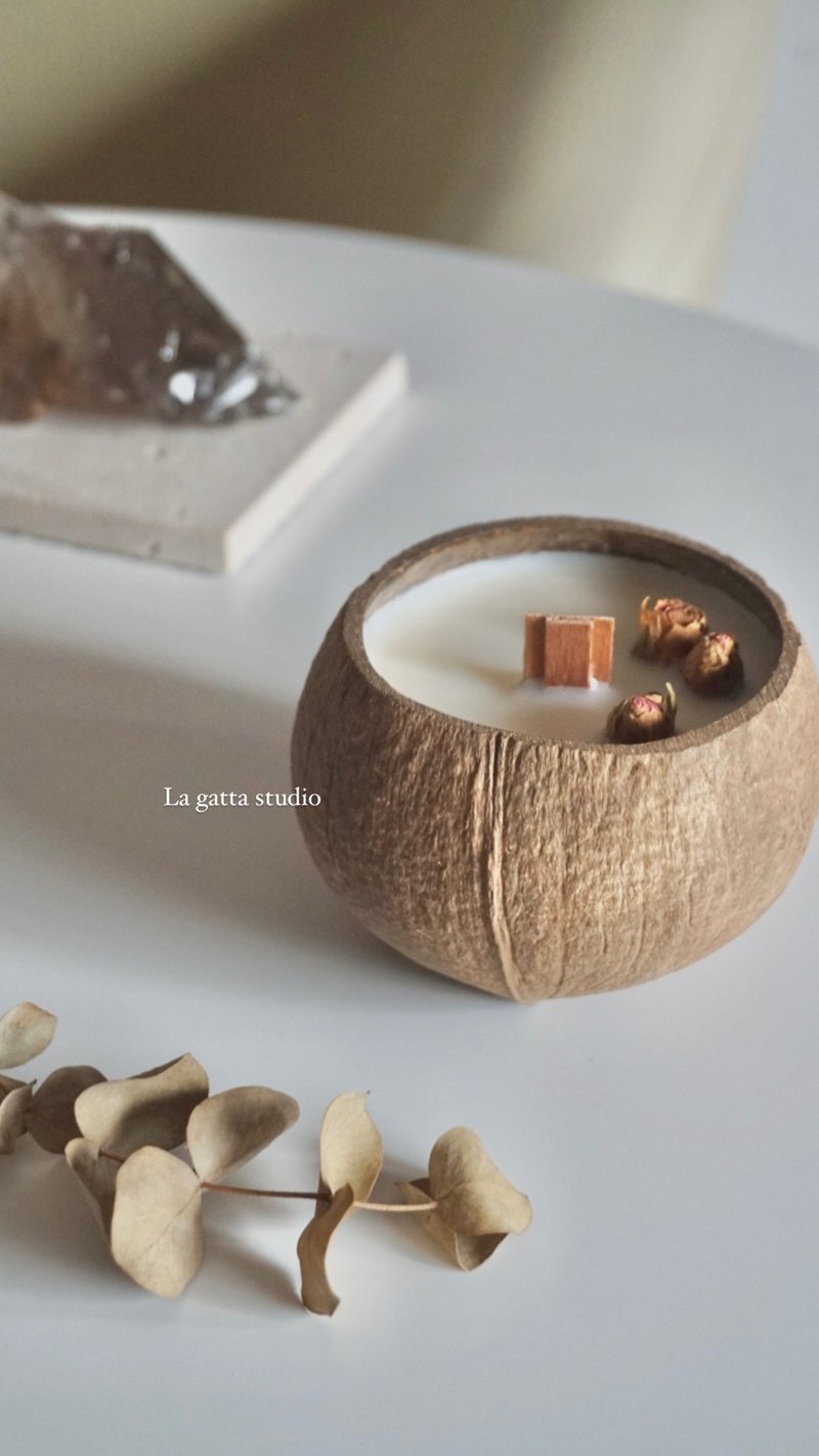 Natural coconut shell candle - เทียน/เชิงเทียน - ขี้ผึ้ง 