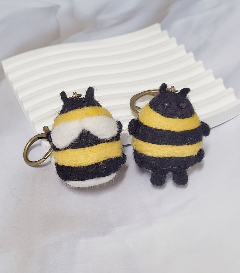 珮寧手作│熊蜂羊毛氈│鑰匙圈.吊飾.包包掛飾.掛件│ - 鑰匙圈/鑰匙包 - 羊毛 