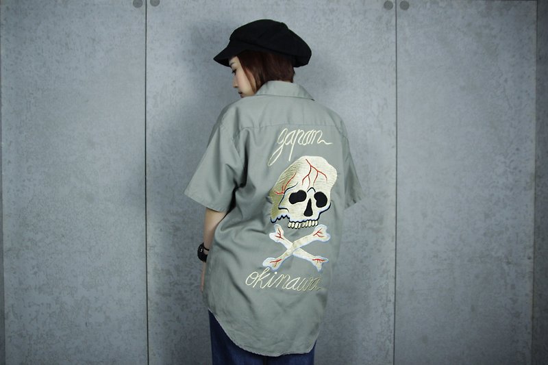 Tsubasa.Yヴィンテージ家BIG MACは、グレーのシャツ、白の頭蓋骨、ワークシャツをリメイク - シャツ メンズ - コットン・麻 