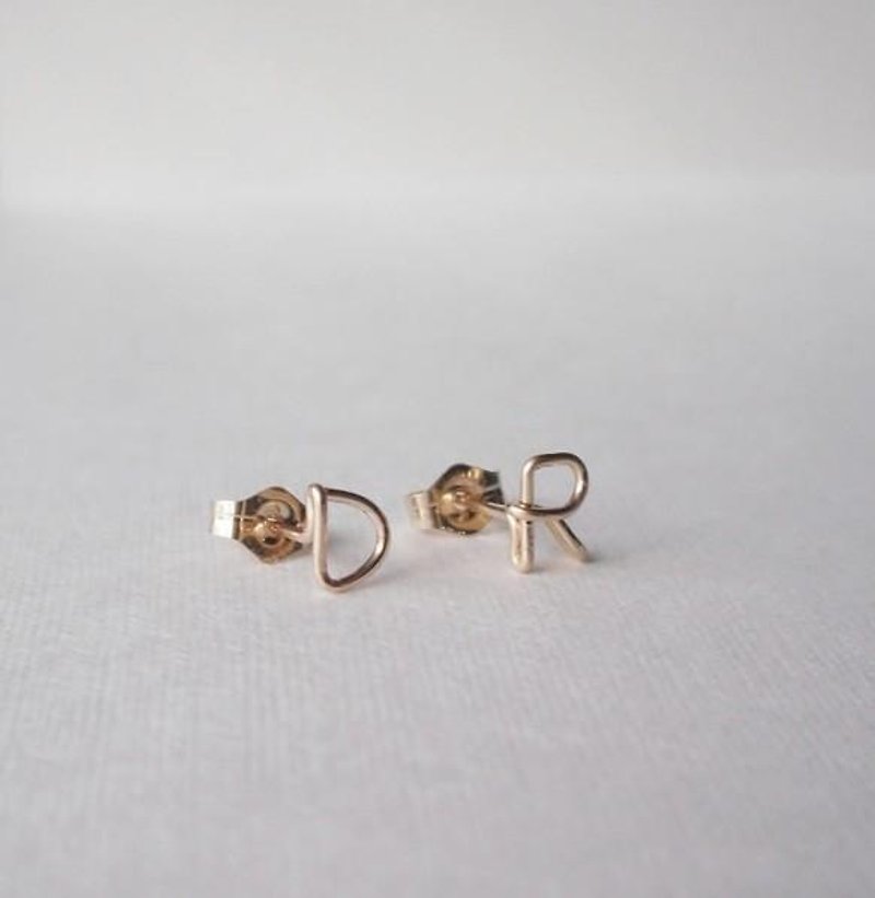 Hitotsubu initial stud earrings - Earrings & Clip-ons - Other Metals Gold