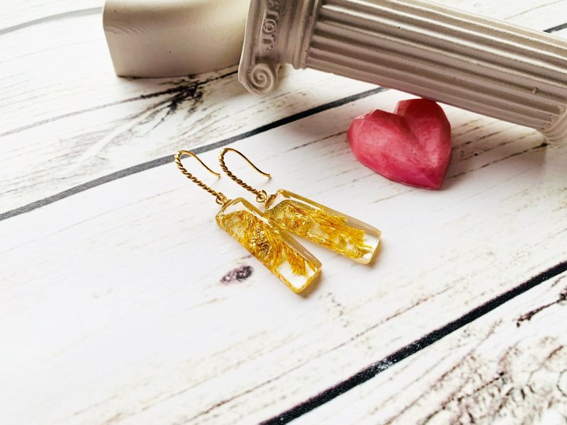 Dangle resin earrings with yellow flower • Handmade gift for girlfriend, wife - 耳環/耳夾/耳骨夾 - 樹脂 黃色