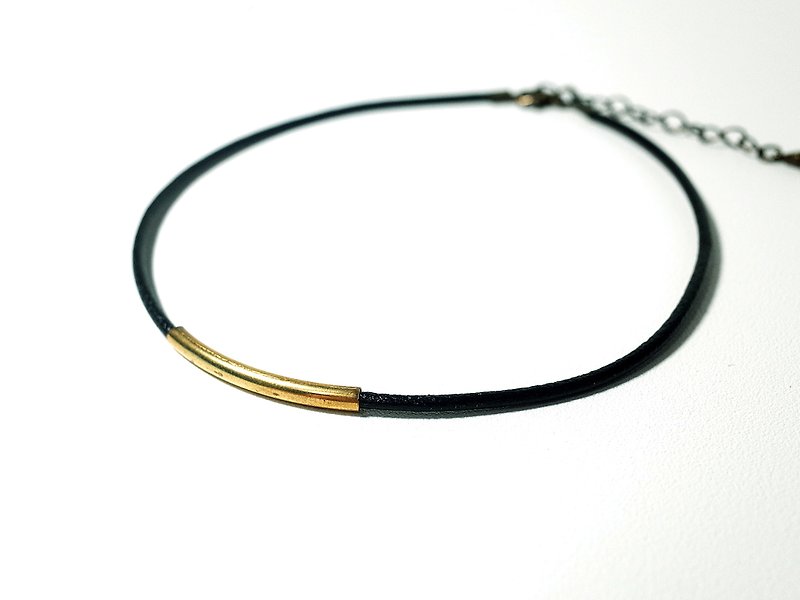 薄い管の真鍮の革のネックレス - ネックレス - 革 ブラック