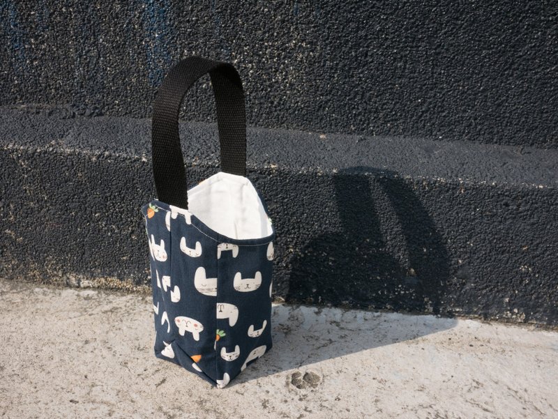 手作大環保飲料提袋 兔子吃蘿蔔 - 手提包/手提袋 - 棉．麻 多色