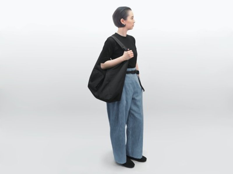 100 cotton/half length/high neck/T-shirt - Women's Tops - Cotton & Hemp Black