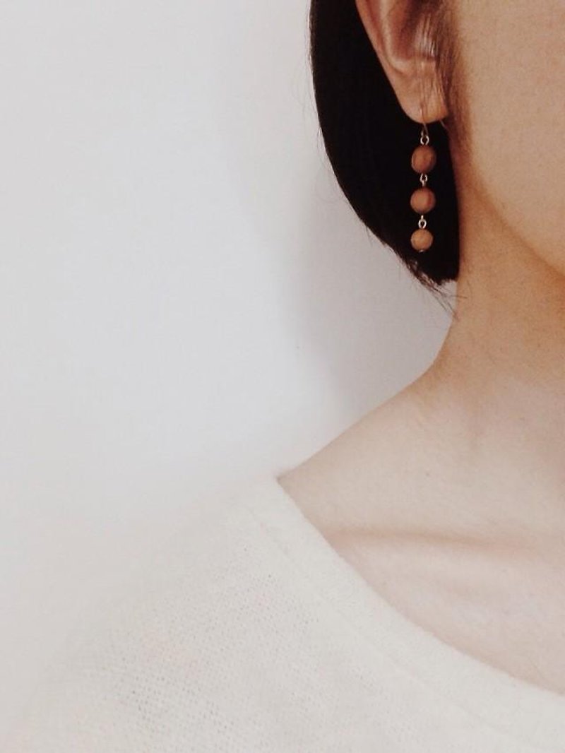 utakata earrings (earrings, allergy-compatible hooks available) - ต่างหู - ไม้ สีนำ้ตาล