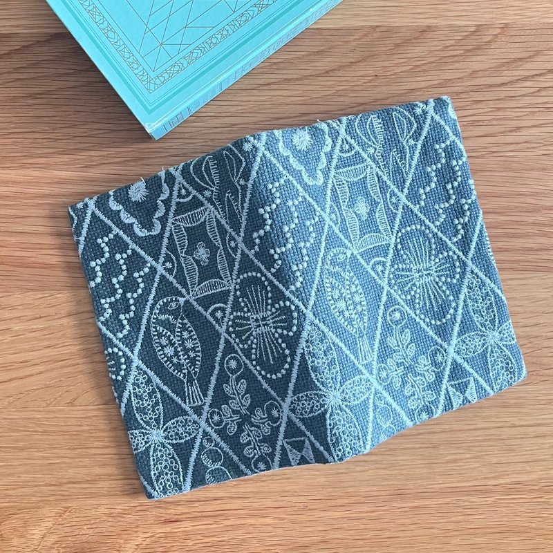 mina perhonen symphony 書衣　刺繍　A6  　ブックカバー　日本制作 - 書衣/書套 - 棉．麻 綠色