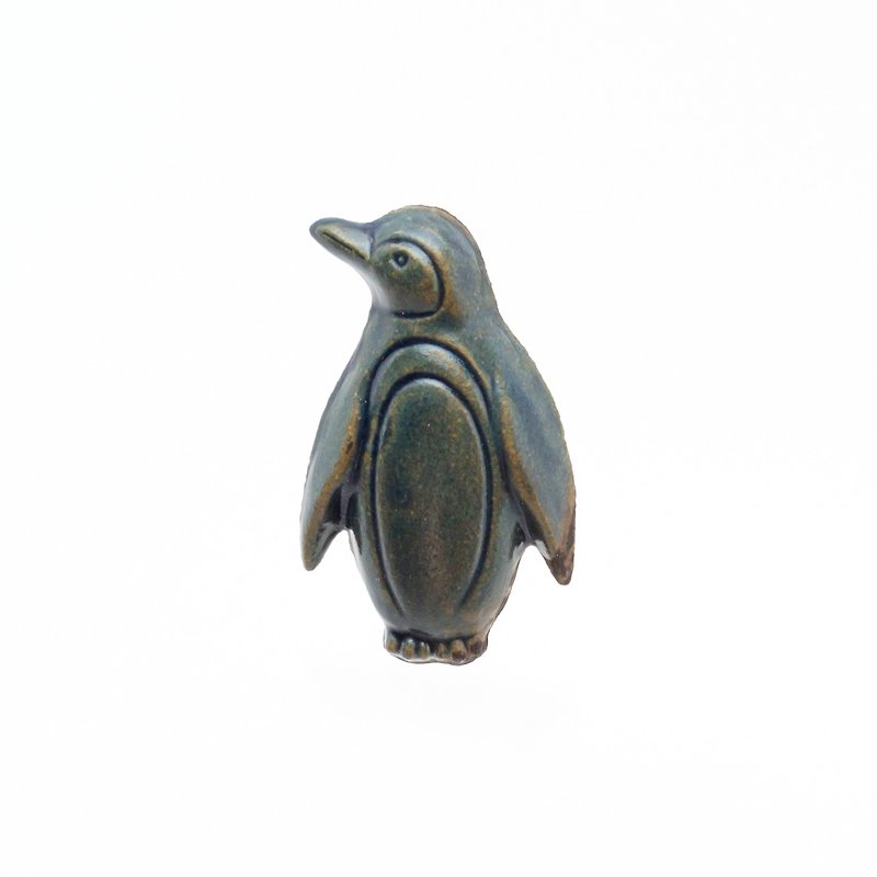 陶器ブローチ　(立)ペンギン(サビ青) - 胸針 - 陶 綠色