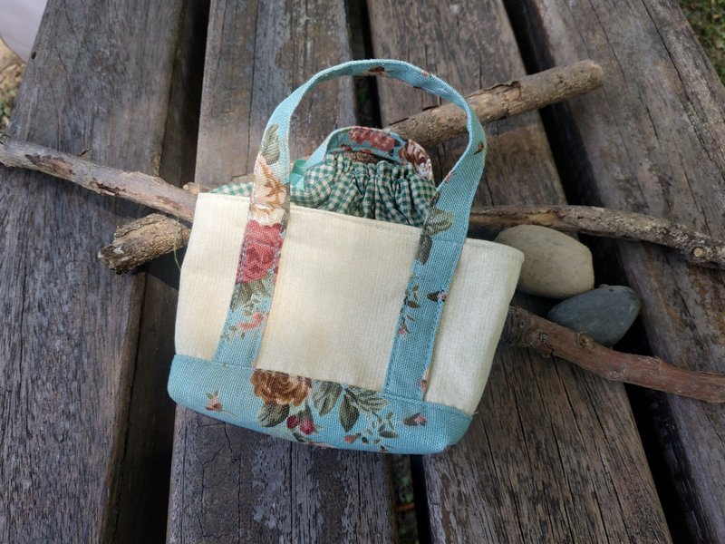 Small hanging bag storage bag mini drawstring tote bag green bottom rose - กระเป๋าเครื่องสำอาง - ผ้าฝ้าย/ผ้าลินิน สีเขียว