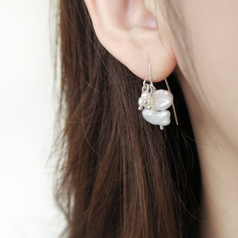 Pair of 925 sterling silver pearl banquet irregular shaped pearl earrings earrings - ต่างหู - เงินแท้ 