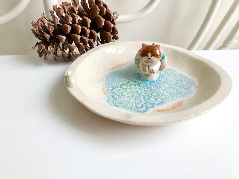 Swimming kitty- Handmake Ceramic and glass Jewellery plate - แหวนทั่วไป - เครื่องลายคราม สีน้ำเงิน