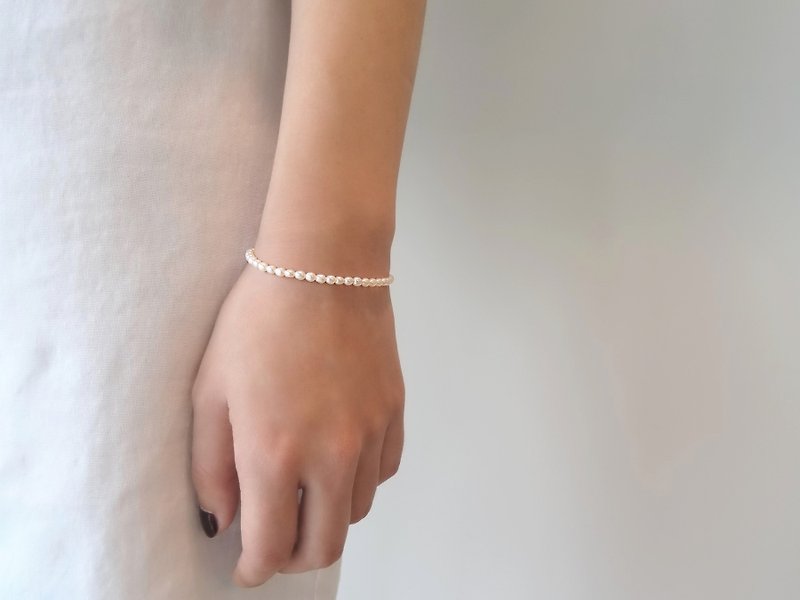 Ivory White Freshwater Pearl Sterling Silver Adjustable Bracelet | Rice-Shaped - สร้อยข้อมือ - ไข่มุก ขาว