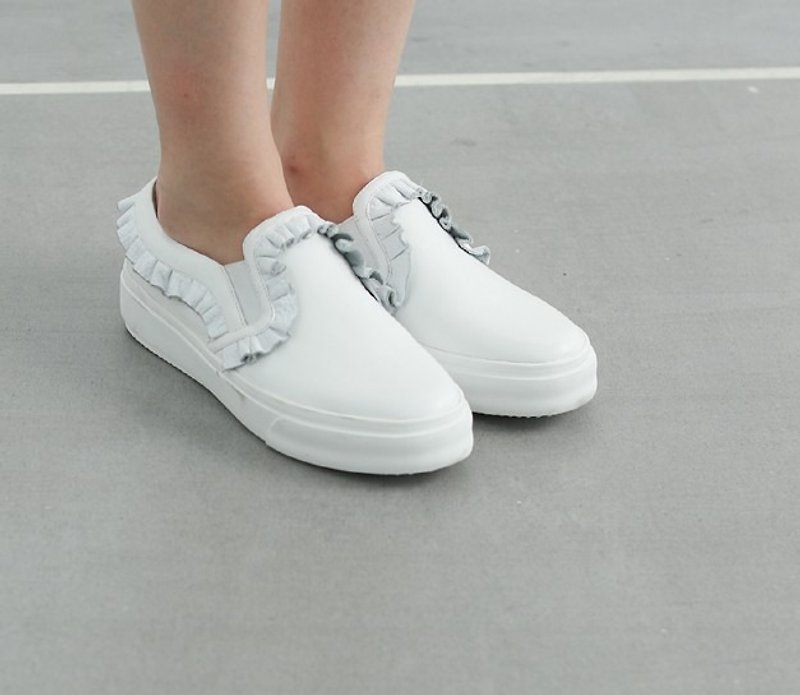 Lotus leaf rolled thick sole leather casual shoes white - รองเท้าลำลองผู้หญิง - หนังแท้ ขาว