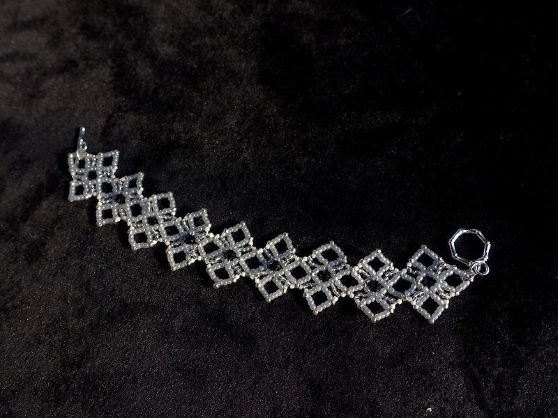 Glass bead bracelet - Bracelets - Glass Gray
