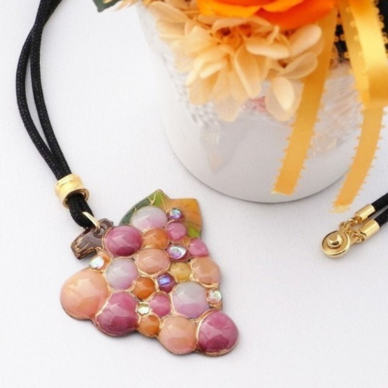 A bunch of grapes (red-purple) cloisonné pendant - สร้อยคอ - โลหะ สีม่วง