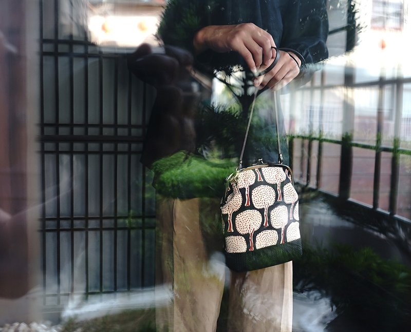 自然系森林花語長版斜背隨行口金包|長夾可收納 - 側背包/斜背包 - 棉．麻 