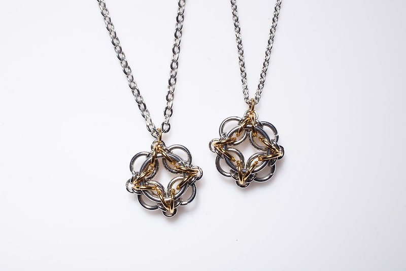 [Taipei Fashion Week simultaneous release] nostalgic flower window necklace - Necklaces - Stainless Steel Silver
