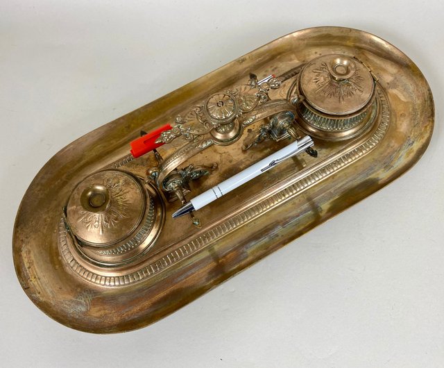 フランスアンティーク インクウェル　ペントレイ　ブロンズ製 アンティークブロンズペントレイとダブルインクウェルデスク