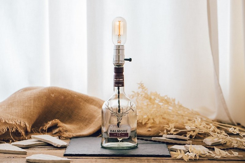 Morgan Stanley 12/15 Single Malt Scotch Whiskey Deer Head Table Lamp Wine Bottle Lamp - โคมไฟ - แก้ว 