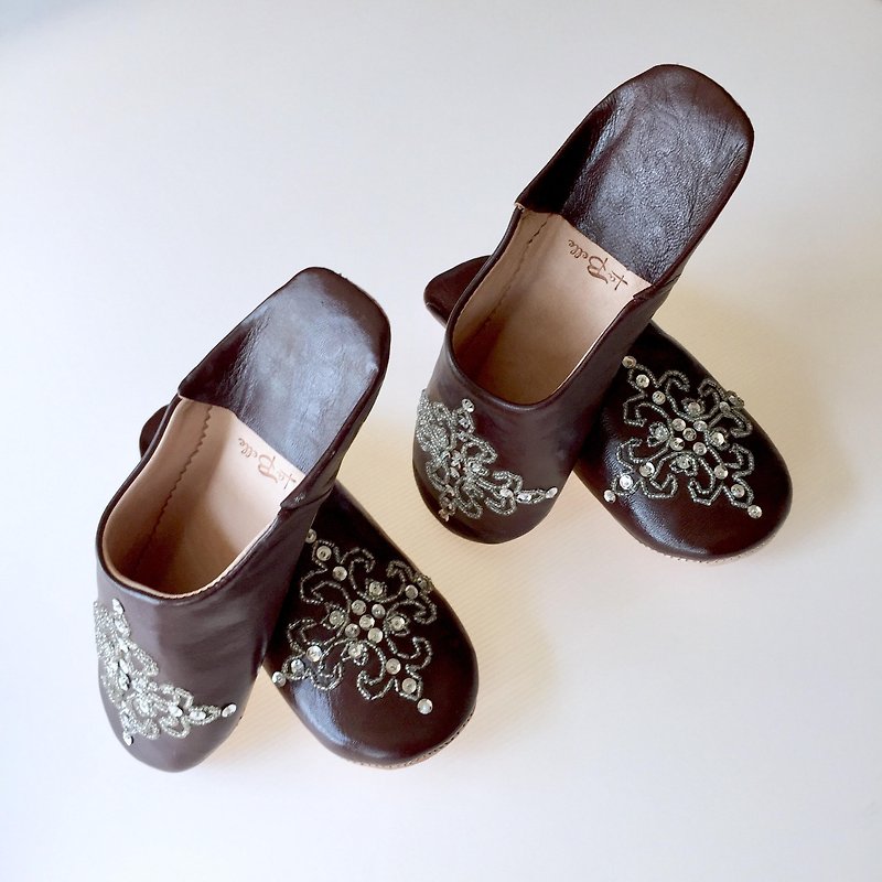 Elegant Babush lapella dark brown 2-leg set of hand-sewn embroidery - อื่นๆ - หนังแท้ สีนำ้ตาล