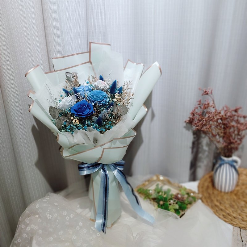 3 Preserved Flowers Birthday Bouquet/Wedding Gift/Congratulations on Promotion (with transparent flower bag) - ช่อดอกไม้แห้ง - พืช/ดอกไม้ สีน้ำเงิน