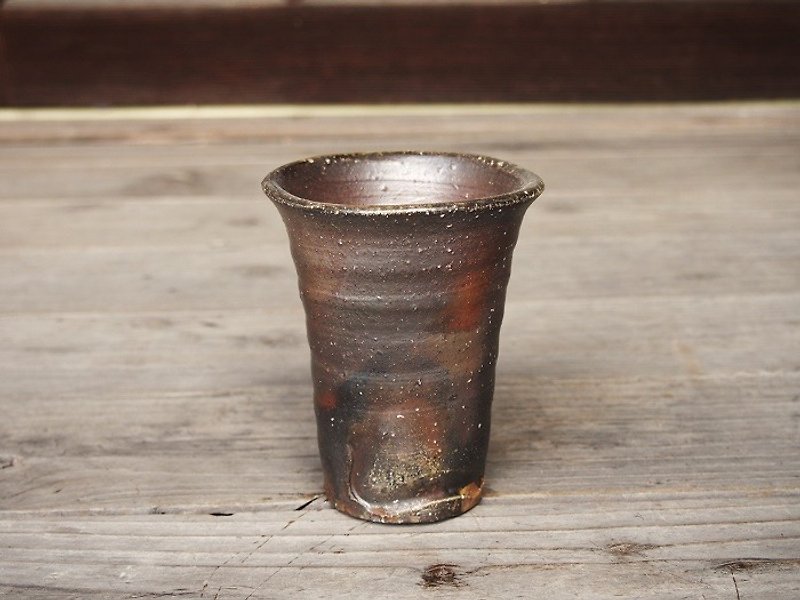 日本岡山備前 陶器 啤酒杯（中）【波】b4-014 - 花瓶/花器 - 陶 咖啡色