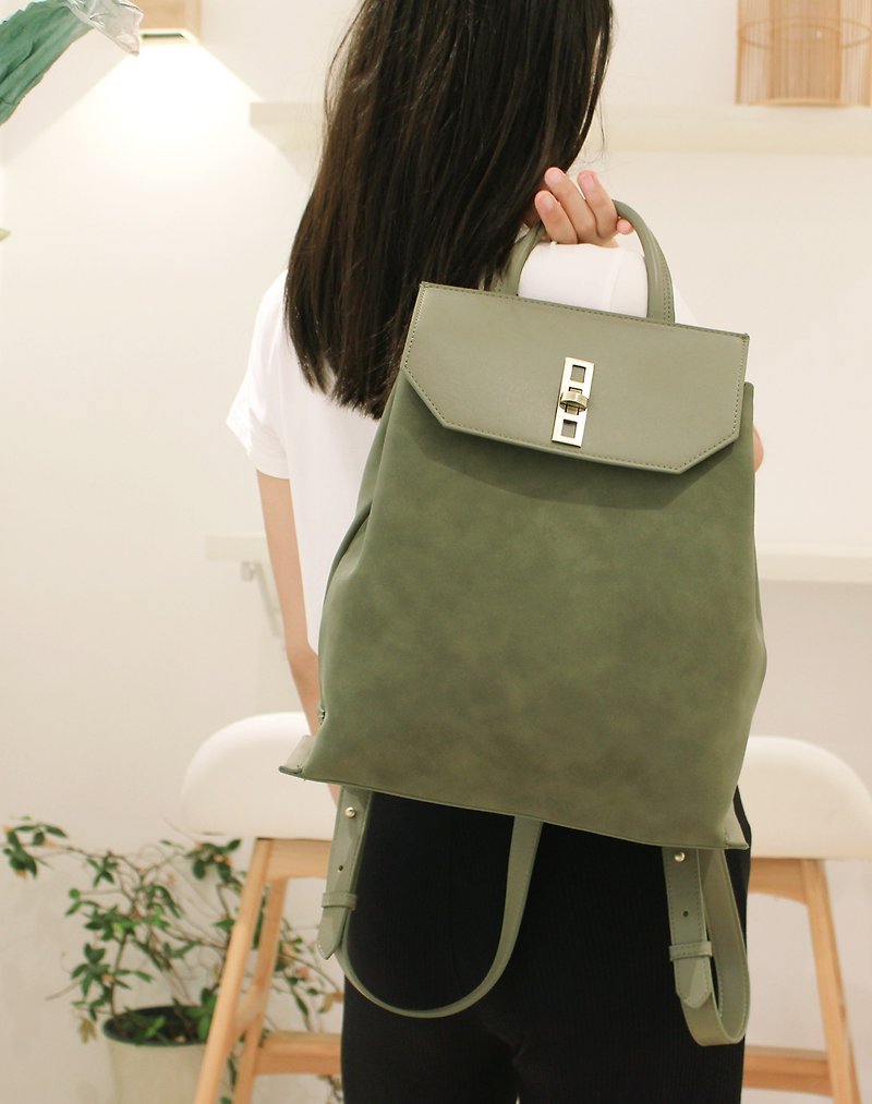 Stylish Vegan Leather A4 Size Laptop Backpack in Olive - กระเป๋าเป้สะพายหลัง - หนังเทียม สีเขียว