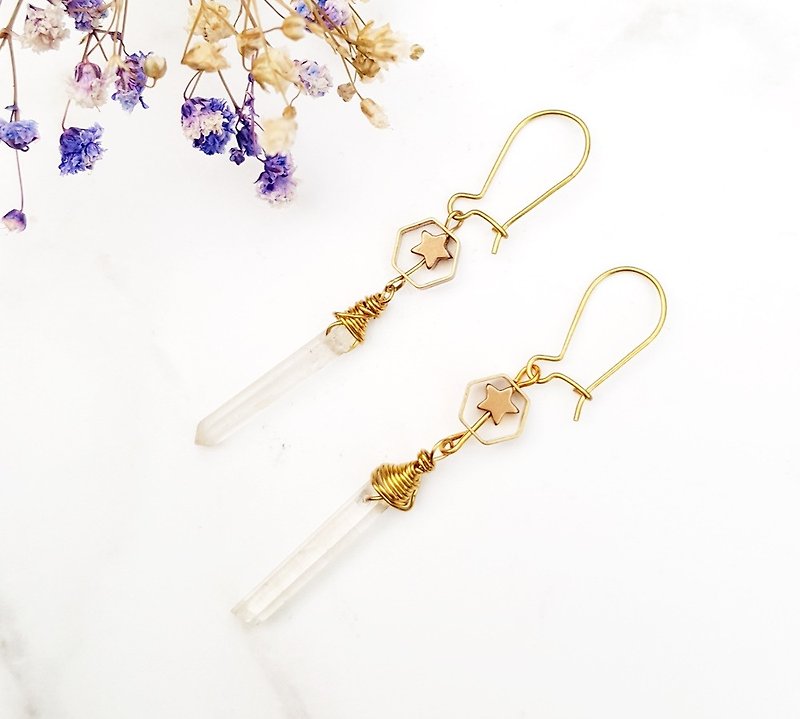 <Pure Star> White crystal stone Bronze earrings original stone Hands personality minimalist geometry Valentine's Day - Earrings & Clip-ons - Gemstone White
