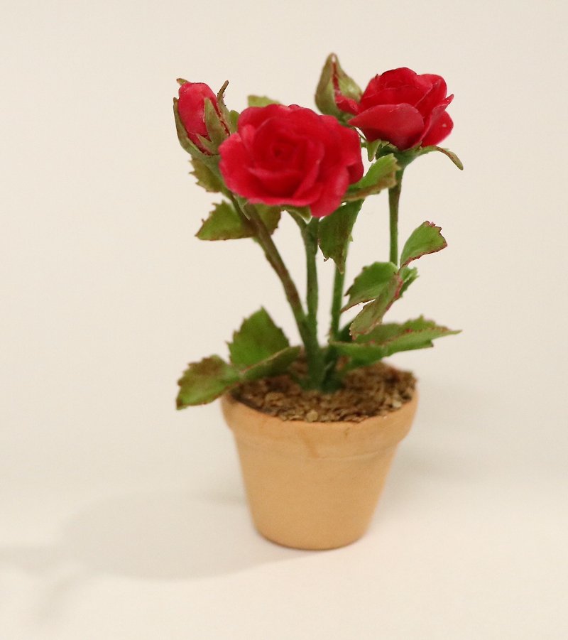 Red roses flower doll house, realistic plant, scale 1 12, miniature - 裝飾/擺設  - 黏土 紅色