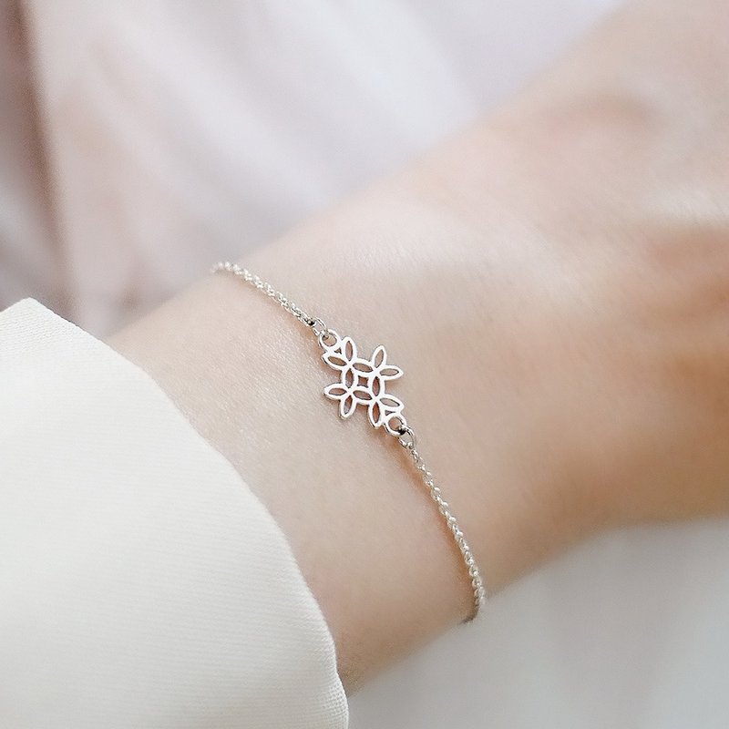 Classical flower window sterling silver bracelet | European style carved exquisite girl bracelet elegant girlfriends birthday gift - Bracelets - Sterling Silver Silver