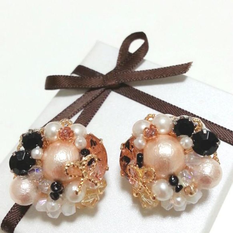 Bouquet earrings ribbon Pearl × Bijoux (earrings) black - ต่างหู - โลหะ สีดำ
