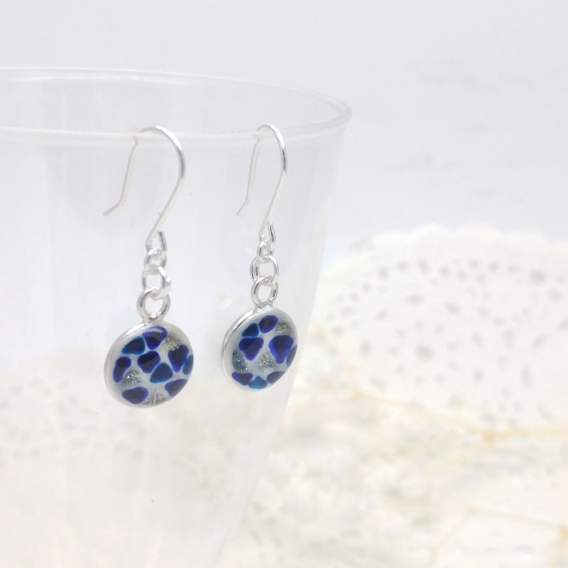 Painted Dangle earrings with Sterling Silver - Circle-shaped - ต่างหู - วัสดุอื่นๆ สีน้ำเงิน