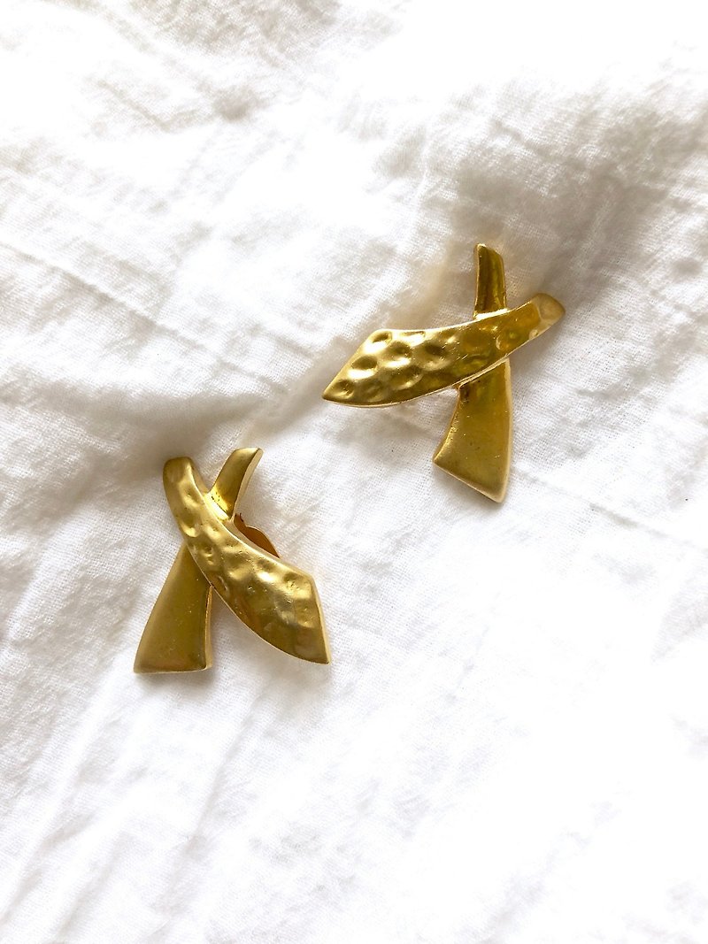Vintage Cross Gold Statement Earrings - 耳環/耳夾 - 貴金屬 金色