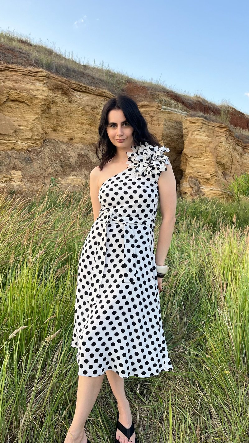 Polka Dot One Shoulder Dress with Flower Brooch,  Summer Flowy chiffon dress - 洋裝/連身裙 - 其他材質 白色
