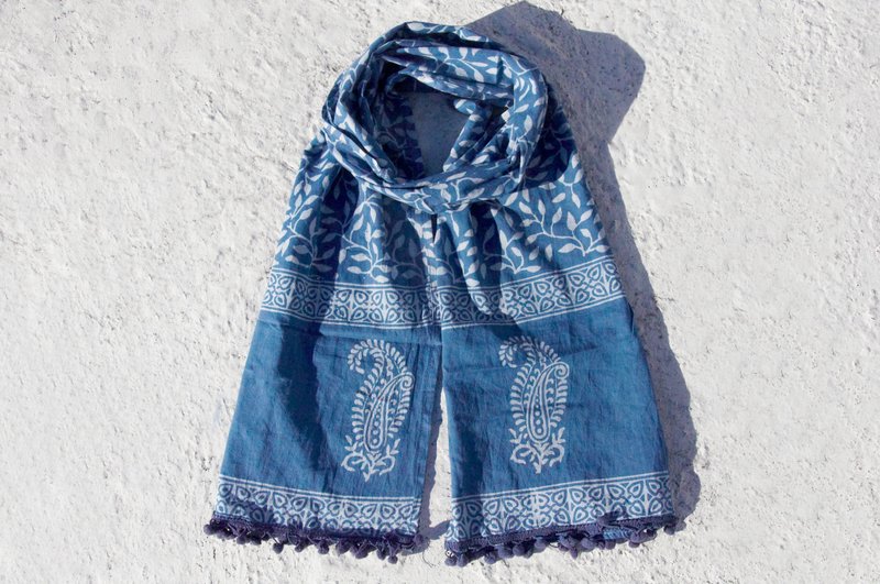 A limited edition of hand-woven pure cotton scarf / indigo blue dye scarves vegetable dyes / vegetation dyeing cotton scarf - blue totem and plant vines wool ball tassels - ผ้าพันคอ - ผ้าฝ้าย/ผ้าลินิน สีน้ำเงิน