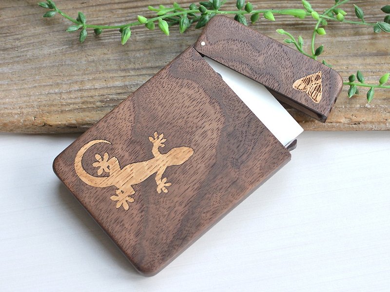 Wooden business card holder [Gecko and moth] Business Card Case - ที่เก็บนามบัตร - ไม้ 