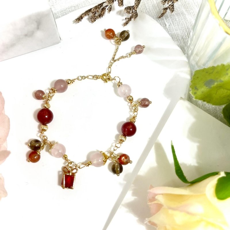 The gift of love*attracts peach blossoms, increases passion, and wards off evil spirits. Crystals*strawberry quartz, citrine quartz, rose quartz - Bracelets - Crystal Red